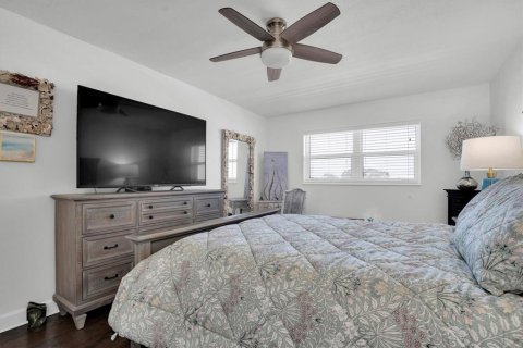 Condo in Saint Petersburg, Florida, 2 bedrooms  № 1566069 - photo 18