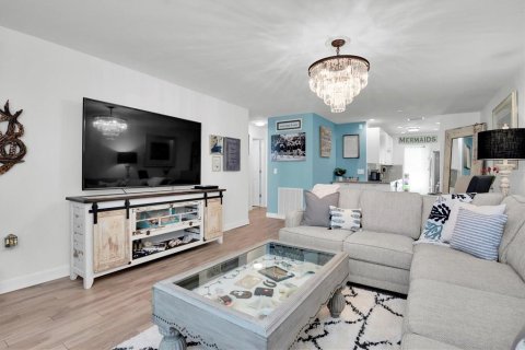 Condo in Saint Petersburg, Florida, 2 bedrooms  № 1566069 - photo 9
