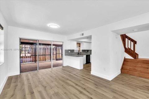 Villa ou maison à louer à Cooper City, Floride: 3 chambres, 120.96 m2 № 2181348 - photo 20