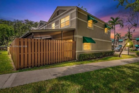 Villa ou maison à louer à Cooper City, Floride: 3 chambres, 120.96 m2 № 2181348 - photo 2