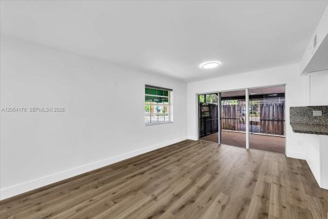 Villa ou maison à louer à Cooper City, Floride: 3 chambres, 120.96 m2 № 2181348 - photo 21