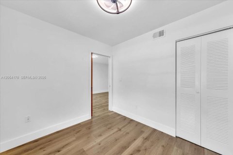 Villa ou maison à louer à Cooper City, Floride: 3 chambres, 120.96 m2 № 2181348 - photo 26