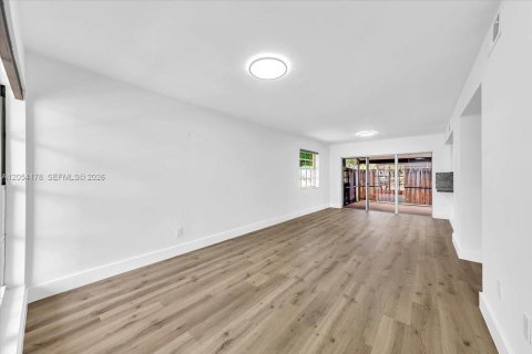 Villa ou maison à louer à Cooper City, Floride: 3 chambres, 120.96 m2 № 2181348 - photo 16