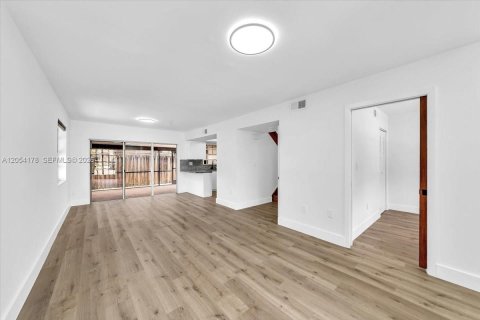 Villa ou maison à louer à Cooper City, Floride: 3 chambres, 120.96 m2 № 2181348 - photo 19