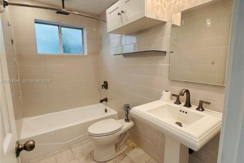 Apartment in Miami Beach, Florida 2 bedrooms, 116.13 sq.m. № 2076296 - photo 19