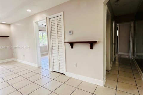 Apartment in Miami Beach, Florida 2 bedrooms, 116.13 sq.m. № 2076296 - photo 23