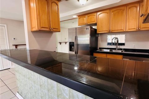 Apartment in Miami Beach, Florida 2 bedrooms, 116.13 sq.m. № 2076296 - photo 11