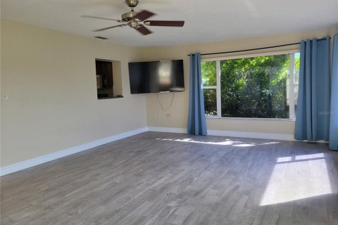 Villa ou maison à louer à Saint Petersburg, Floride: 3 chambres, 154.22 m2 № 2412523 - photo 17