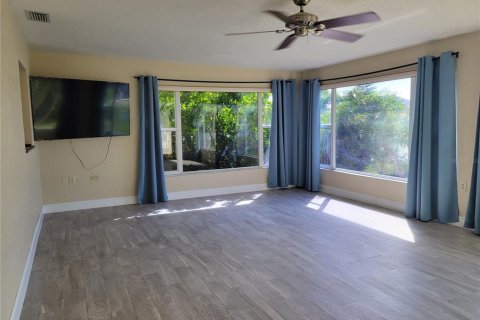 Villa ou maison à louer à Saint Petersburg, Floride: 3 chambres, 154.22 m2 № 2412523 - photo 16
