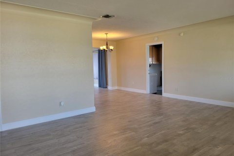 Villa ou maison à louer à Saint Petersburg, Floride: 3 chambres, 154.22 m2 № 2412523 - photo 5