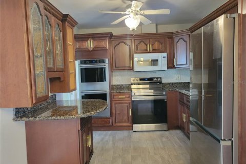 Villa ou maison à louer à Saint Petersburg, Floride: 3 chambres, 154.22 m2 № 2412523 - photo 10