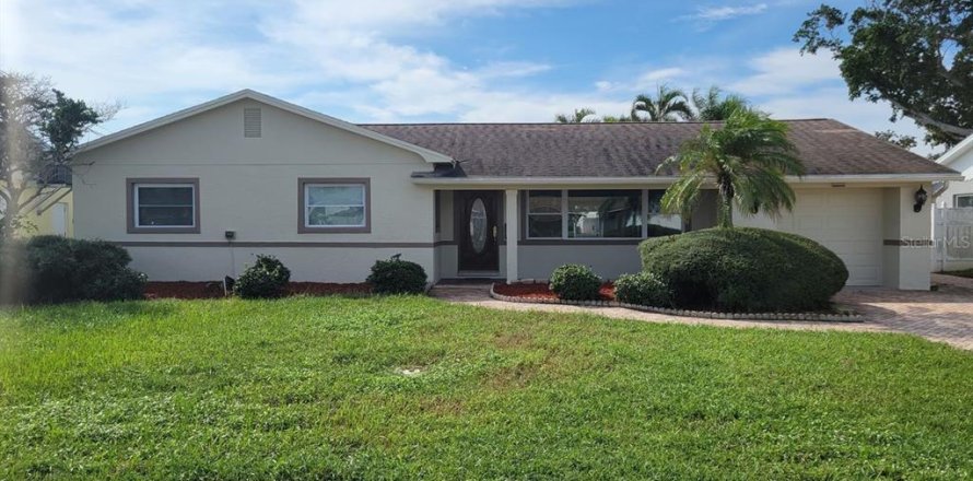 Villa ou maison à Saint Petersburg, Floride 3 chambres, 154.22 m2 № 2412523