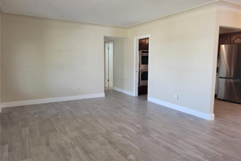 Villa ou maison à louer à Saint Petersburg, Floride: 3 chambres, 154.22 m2 № 2412523 - photo 6
