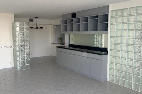 Condo in Miami, Florida, 2 bedrooms № 2090794 - photo 16
