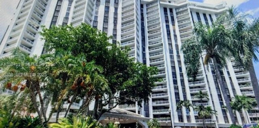 Condo in Miami, Florida, 2 bedrooms № 2090794
