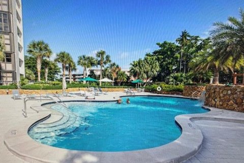 Condo in Miami, Florida, 2 bedrooms № 2090794 - photo 10