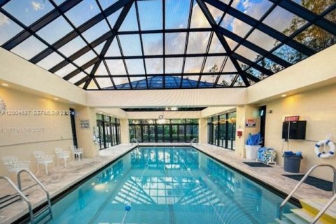 Condo in Miami, Florida, 2 bedrooms № 2090794 - photo 11