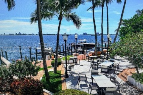 Condo in Miami, Florida, 2 bedrooms № 2090794 - photo 6