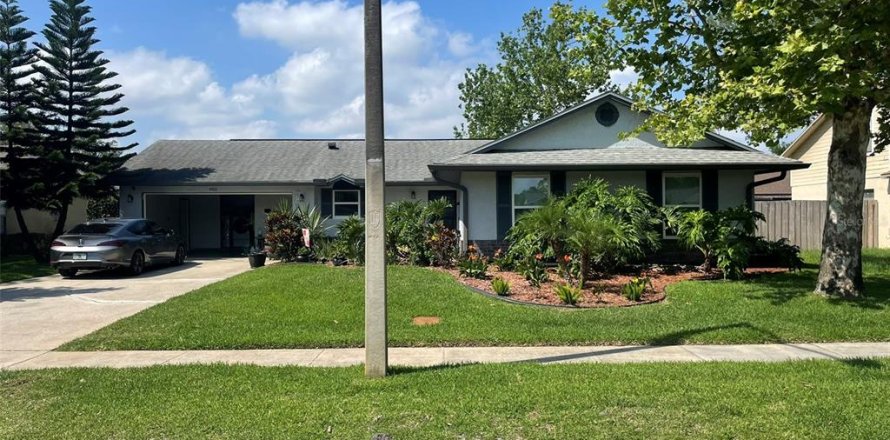 House in Orlando, Florida 4 bedrooms, 123.93 sq.m. № 1750316