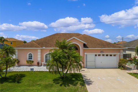 House in Kissimmee, Florida 3 bedrooms, 208.01 sq.m. № 2225409 - photo 5