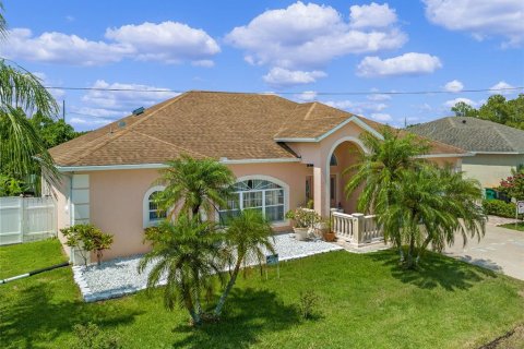 House in Kissimmee, Florida 3 bedrooms, 208.01 sq.m. № 2225409 - photo 3
