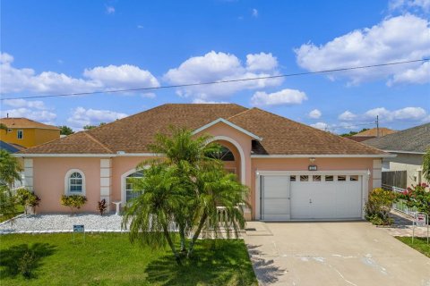 House in Kissimmee, Florida 3 bedrooms, 208.01 sq.m. № 2225409 - photo 2