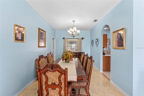 House in Kissimmee, Florida 3 bedrooms, 208.01 sq.m. № 2225409 - photo 11