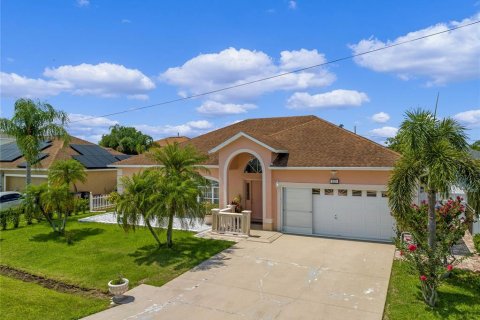 House in Kissimmee, Florida 3 bedrooms, 208.01 sq.m. № 2225409 - photo 4