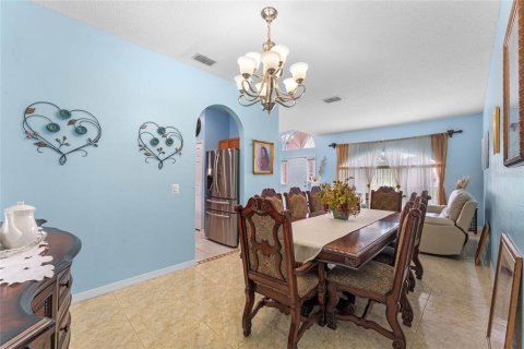 House in Kissimmee, Florida 3 bedrooms, 208.01 sq.m. № 2225409 - photo 12
