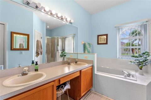 House in Kissimmee, Florida 3 bedrooms, 208.01 sq.m. № 2225409 - photo 28