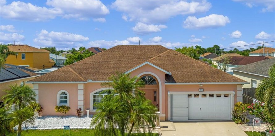 House in Kissimmee, Florida 3 bedrooms, 208.01 sq.m. № 2225409