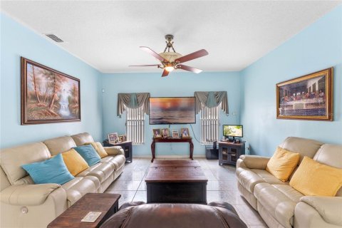 House in Kissimmee, Florida 3 bedrooms, 208.01 sq.m. № 2225409 - photo 18