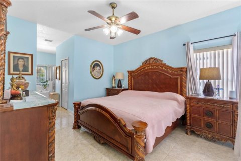 House in Kissimmee, Florida 3 bedrooms, 208.01 sq.m. № 2225409 - photo 24