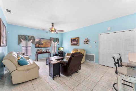 House in Kissimmee, Florida 3 bedrooms, 208.01 sq.m. № 2225409 - photo 19