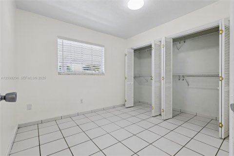 House in Miami, Florida 3 bedrooms, 174.66 sq.m. № 2407967 - photo 26