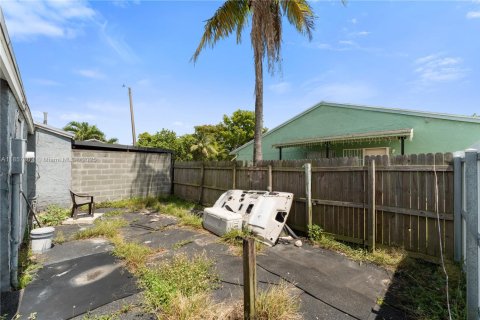 House in Miami Gardens, Florida 3 bedrooms, 89.19 sq.m. № 1881651 - photo 9