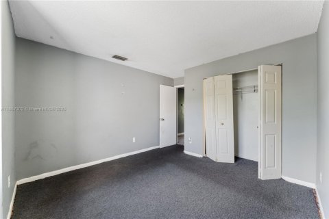 House in Miami Gardens, Florida 3 bedrooms, 89.19 sq.m. № 1881651 - photo 18