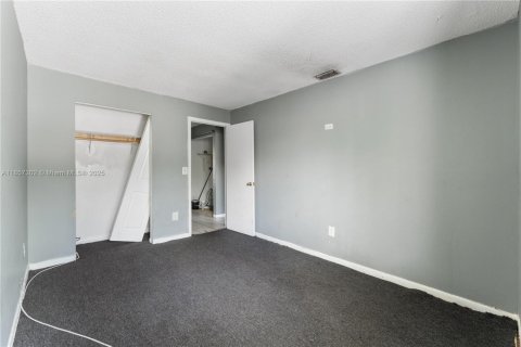 House in Miami Gardens, Florida 3 bedrooms, 89.19 sq.m. № 1881651 - photo 21