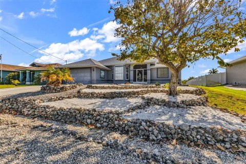 Villa ou maison à vendre à Port Charlotte, Floride: 3 chambres, 180.04 m2 № 2097549 - photo 2