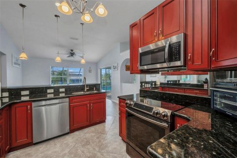 Villa ou maison à vendre à Port Charlotte, Floride: 3 chambres, 180.04 m2 № 2097549 - photo 30