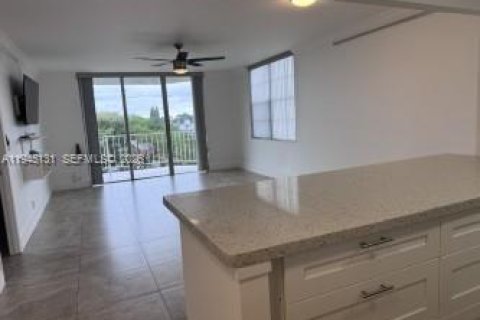 Apartamento en alquiler en North Miami Beach, Florida, 1 dormitorio, 72.46 m2 № 2001459 - foto 3