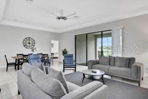 Villa ou maison à vendre à Haines City, Floride: 4 chambres, 174.19 m2 № 2108236 - photo 8