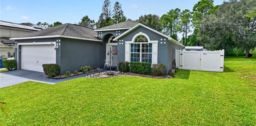 House in Lake Wales, Florida 3 bedrooms, 149.57 sq.m. № 2391538
