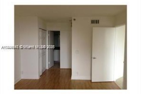 Condo in Aventura, Florida, 2 bedrooms  № 1975847 - photo 7