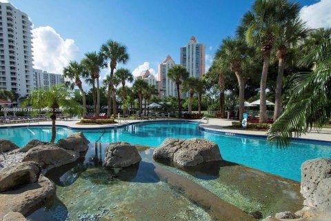 Condo in Aventura, Florida, 2 bedrooms  № 1975847 - photo 17