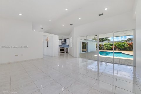 House in Cutler Bay, Florida 4 bedrooms, 276.94 sq.m. № 1736081 - photo 3