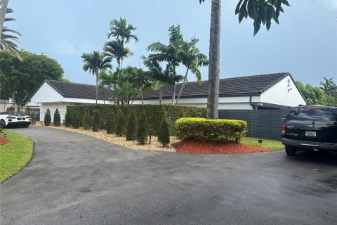 Villa ou maison à vendre à Palmetto Bay, Floride: 4 chambres, 197.88 m2 № 1955400 - photo 3