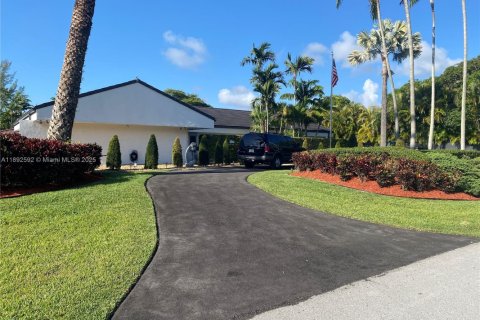 Купить виллу или дом в Пальметто-Бей, Флорида 4 спальни, 197.88м2, № 1955400 - фото 1