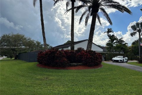 Villa ou maison à vendre à Palmetto Bay, Floride: 4 chambres, 197.88 m2 № 1955400 - photo 4