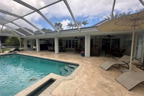 Villa ou maison à vendre à Palmetto Bay, Floride: 4 chambres, 197.88 m2 № 1955400 - photo 16